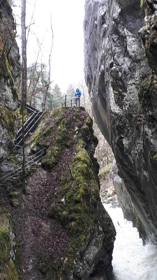 Halte Au Pied Du Creux Du Van Travers Exteriér fotografie