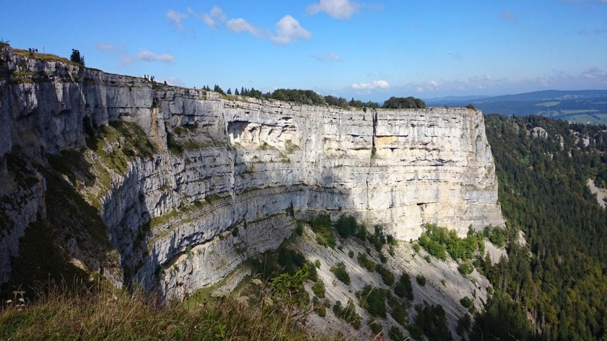 Halte Au Pied Du Creux Du Van Travers Exteriér fotografie